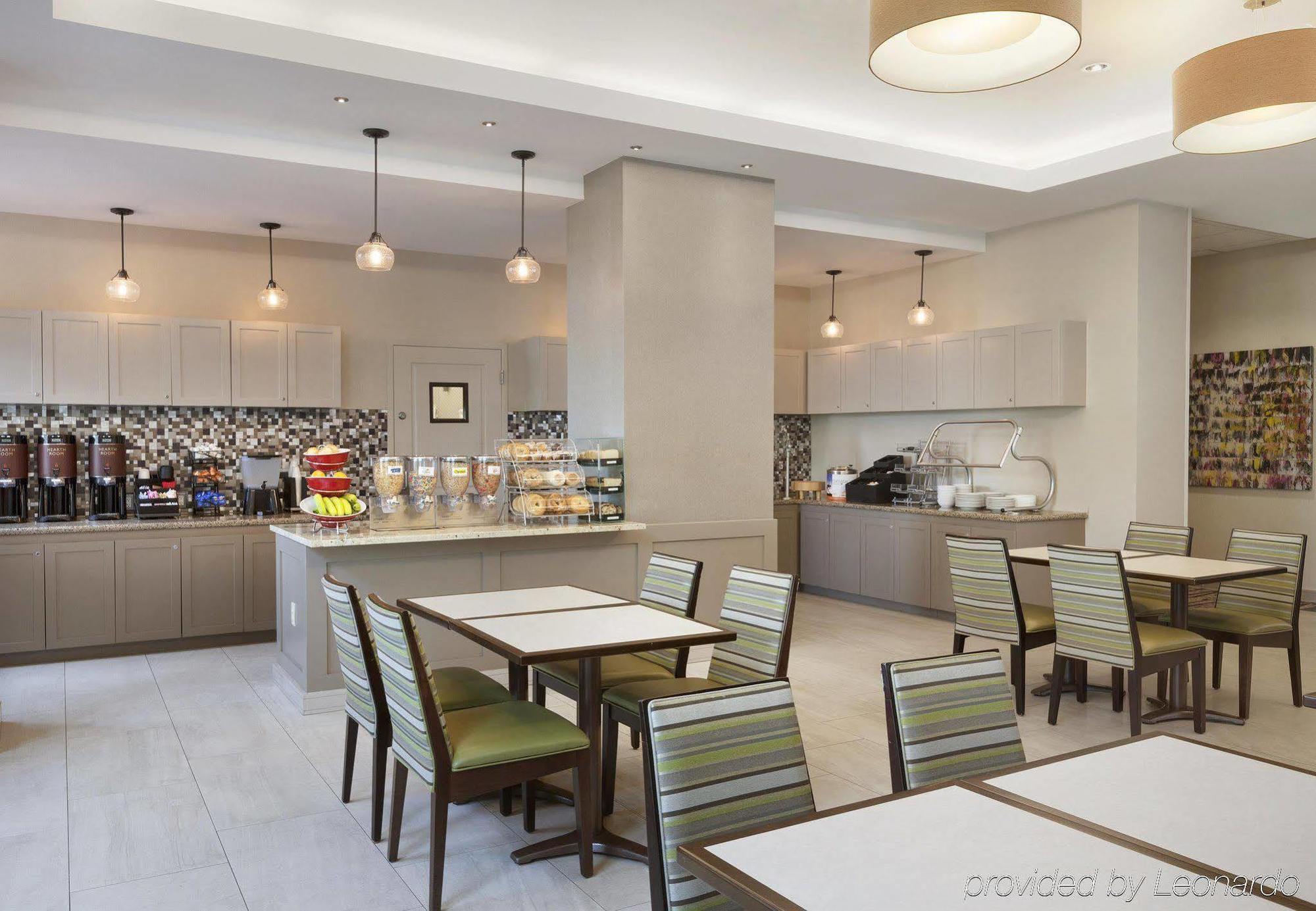 Residence Inn Alexandria Old Town South At Carlyle Restaurant billede